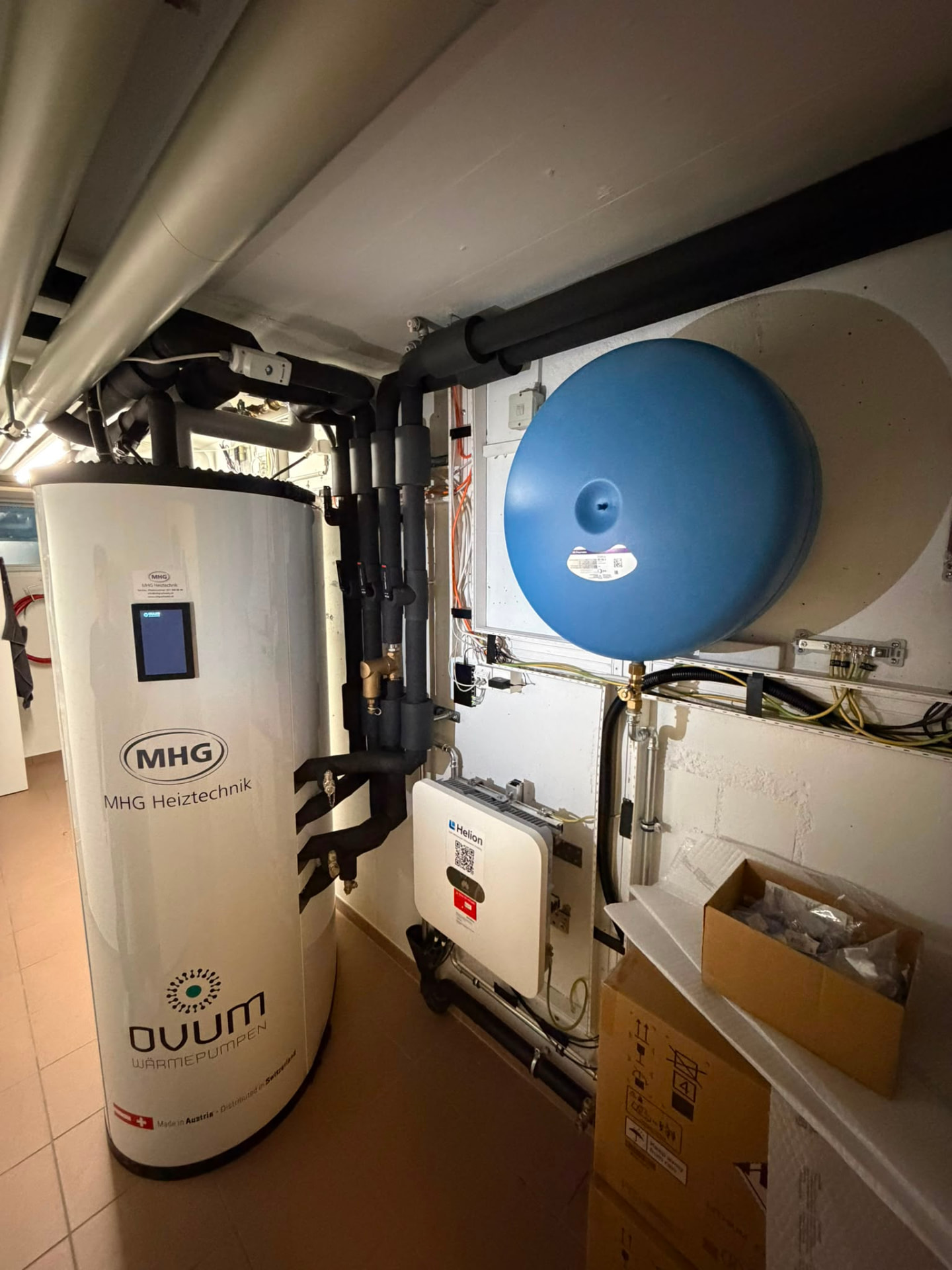 Wärmepumpe mit Speicher und Druckausgleichsgefäss